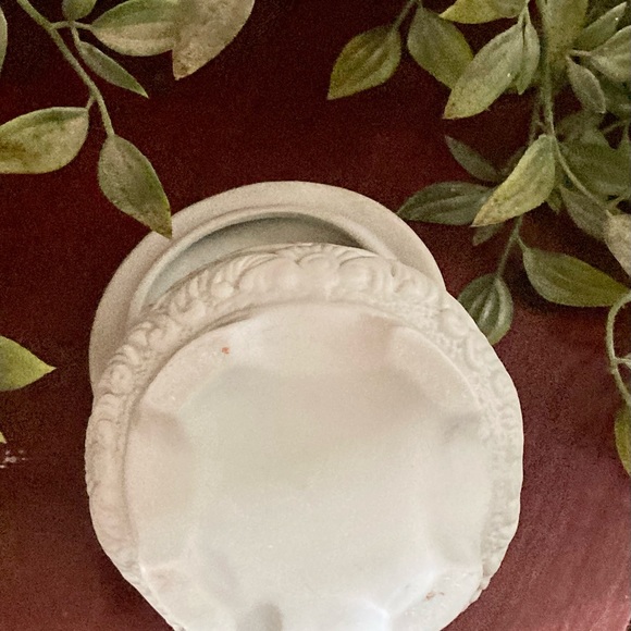 VTG JTS Jasperware - Green & White Cameo Footed Trinket Box - Picture 6 of 10